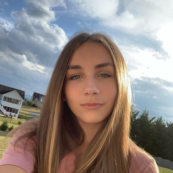 bellahamilton24